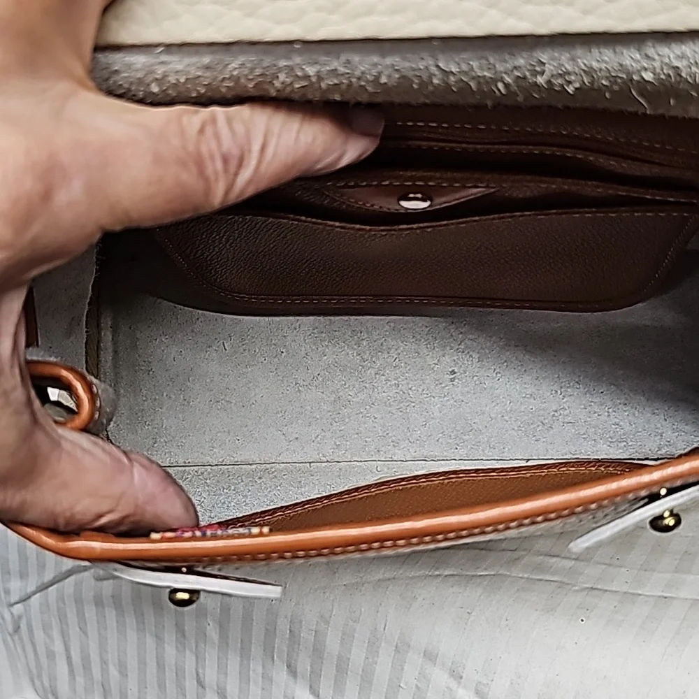 Dooney & Bourke reposhing this
